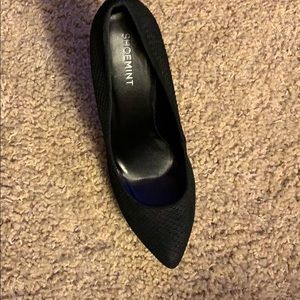 Shoe Mint Black Pumps